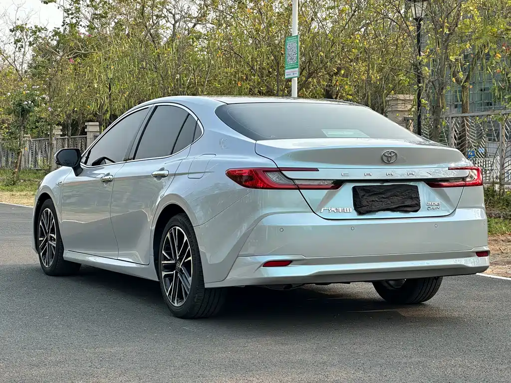 Toyota Camry 2024 — фото 4