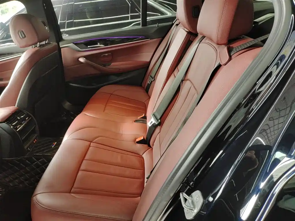 BMW 5 Series 2020 — фото 17