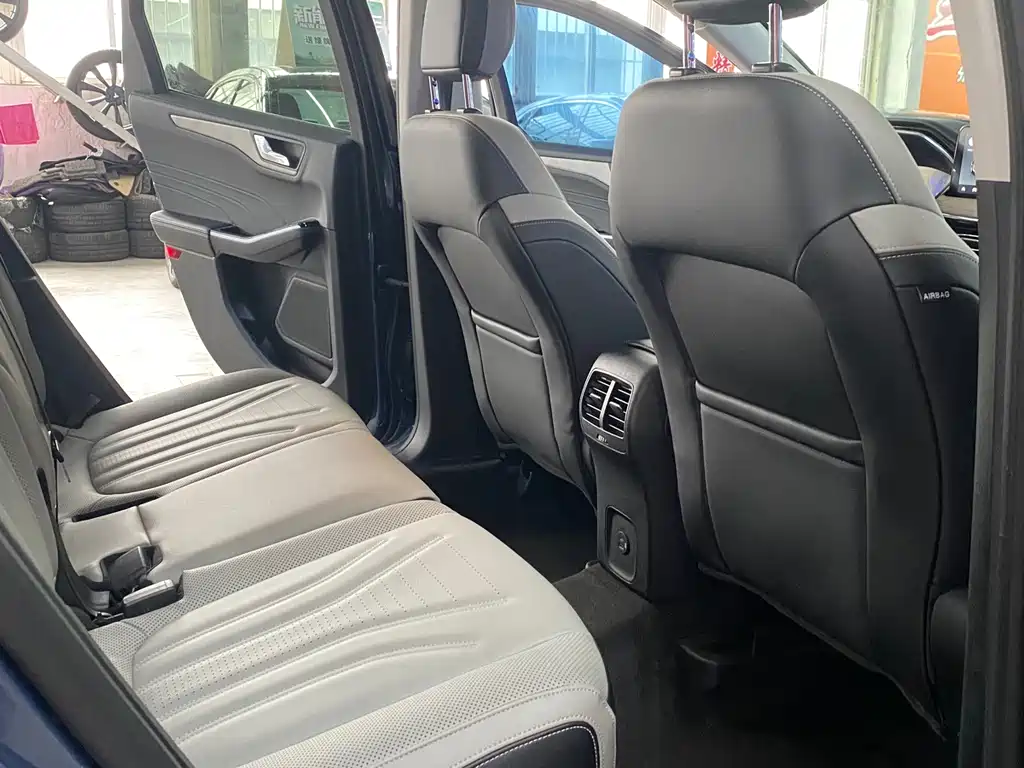 Ford Escape 2020 — фото 12