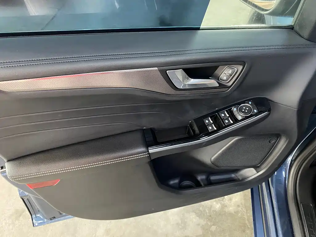 Ford Escape 2020 — фото 18