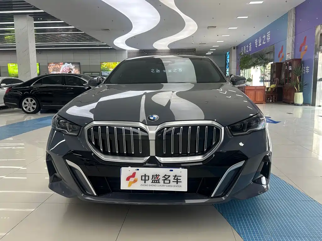 BMW 5 Series 2025