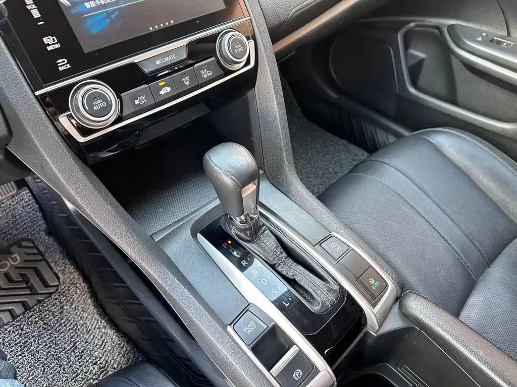Honda Civic 2017 — фото 11