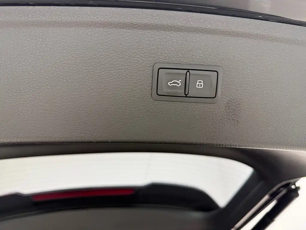 Audi Q5L 2023 — фото 18