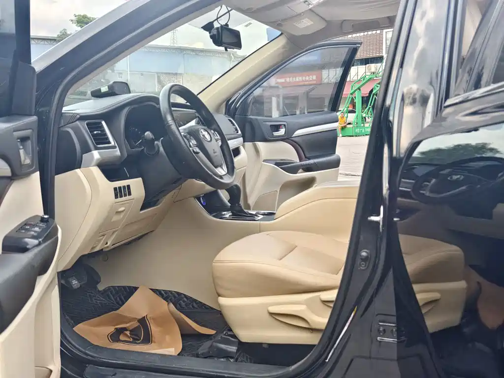 Toyota Highlander 2017 — фото 12