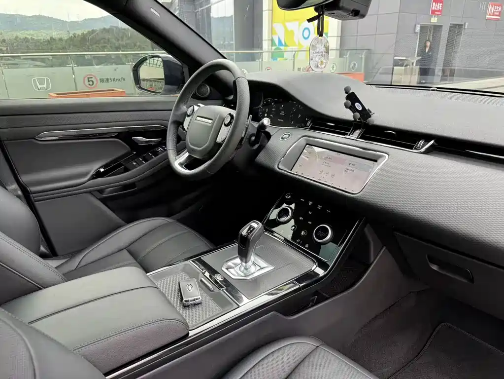 Land Rover Evoque 2021 — фото 29