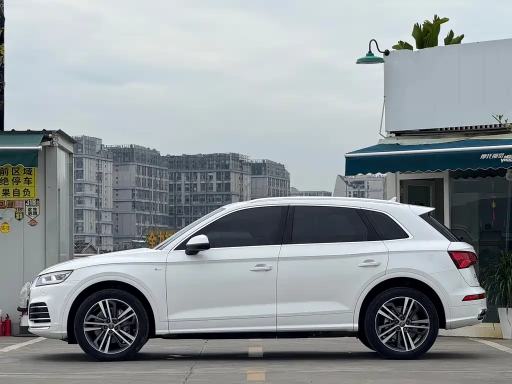 Audi Q5L 2020 — фото 3