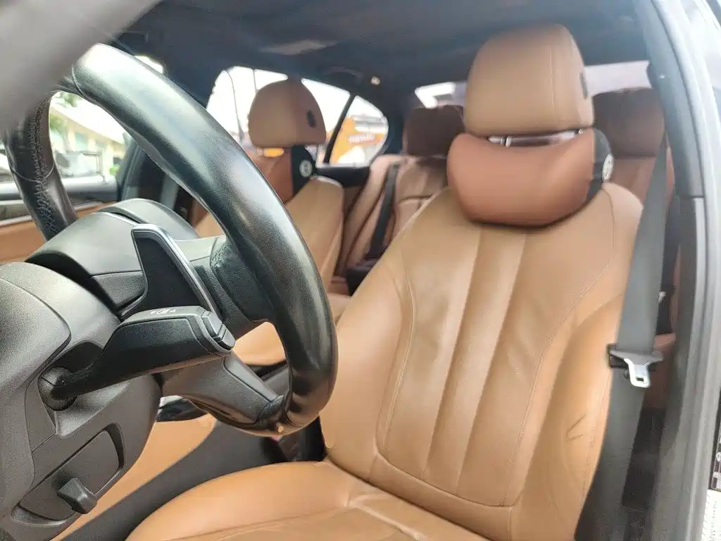BMW 5 Series 2018 — фото 16