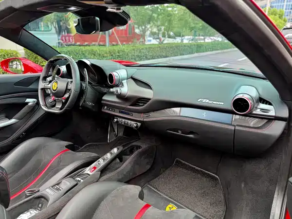 Ferrari F8 2022