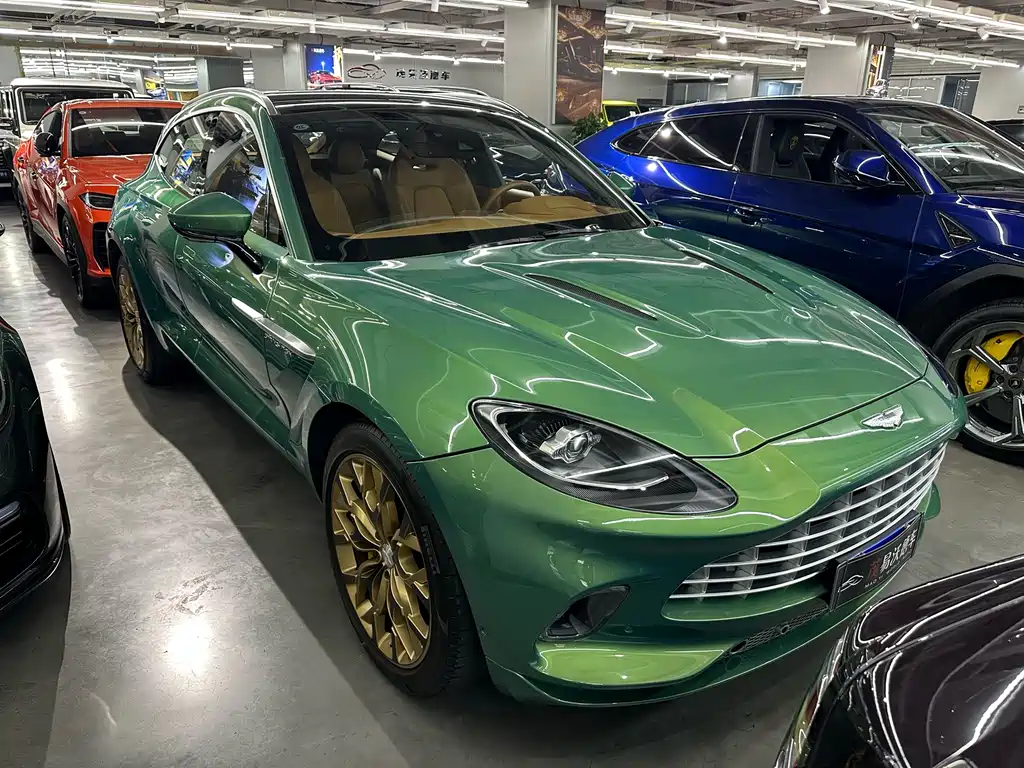 Aston Martin DBX 2023