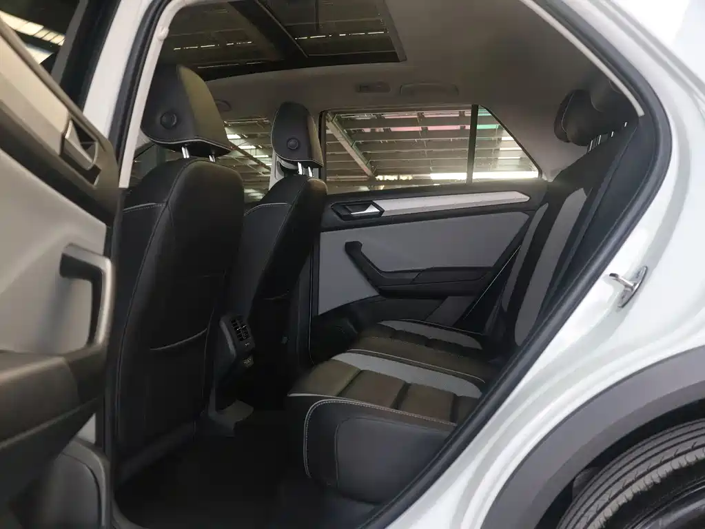 Volkswagen T-Roc 2024
