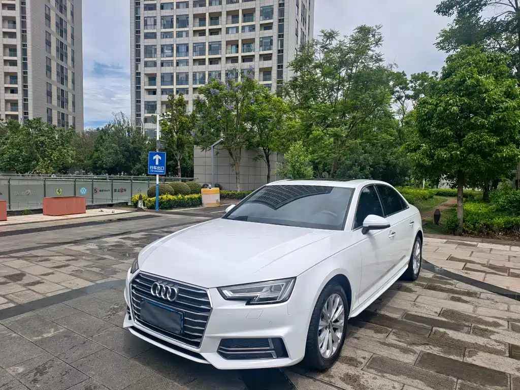 Audi A4L 2019 — фото 1