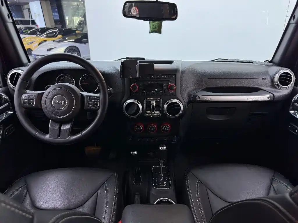 Jeep Wrangler 2016 — фото 20