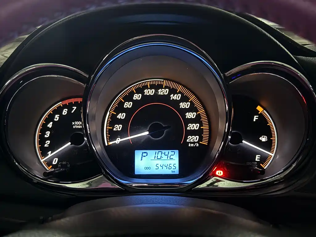 Toyota Yaris L 2021 — фото 11