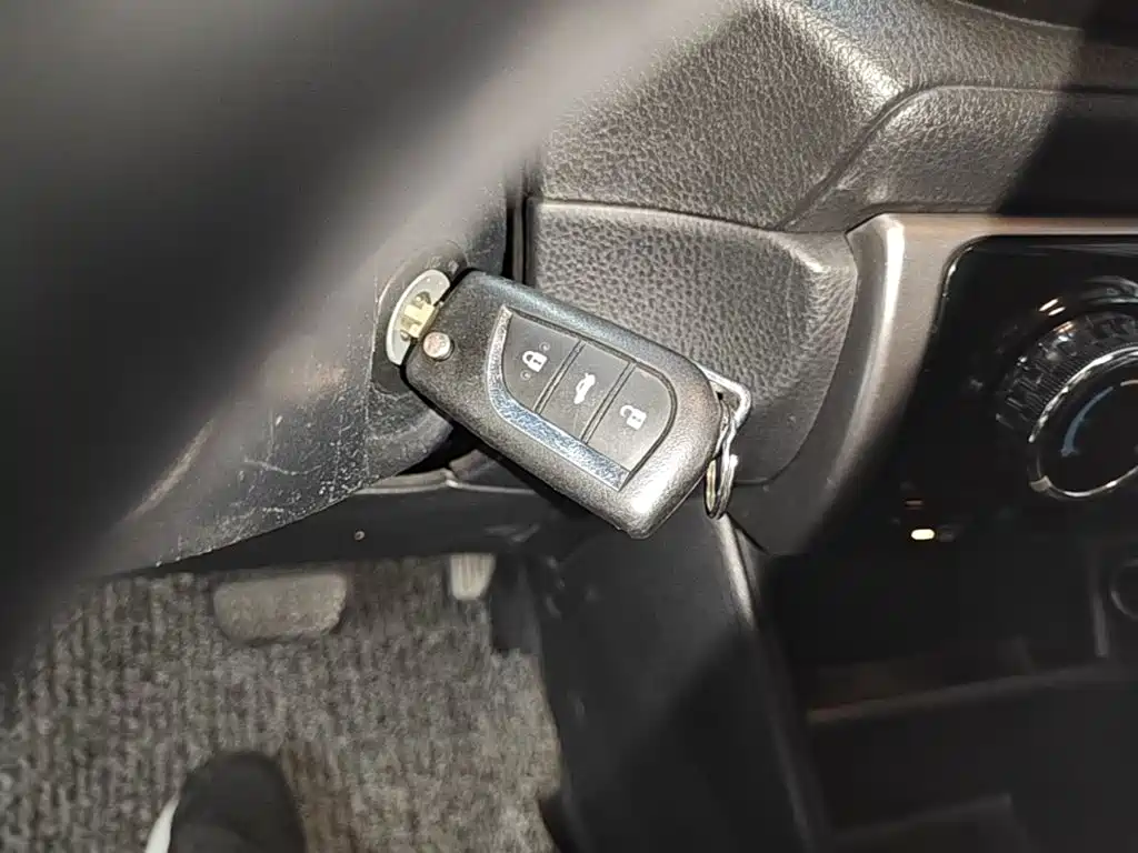 Toyota Yaris L 2017 — фото 9