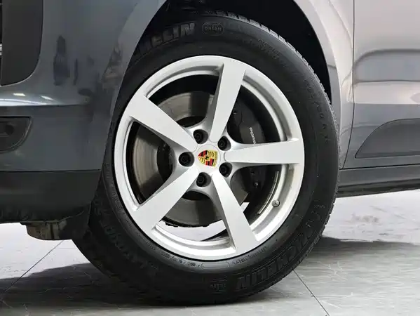 Porsche Macan 2021