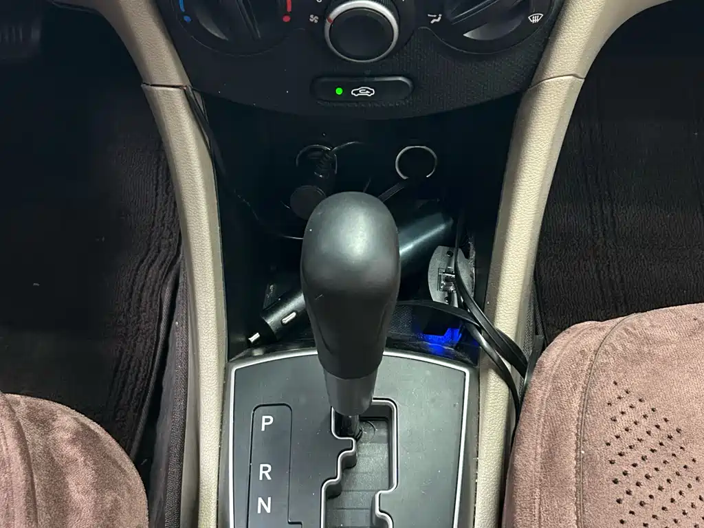 Hyundai Verna 2015 — фото 18