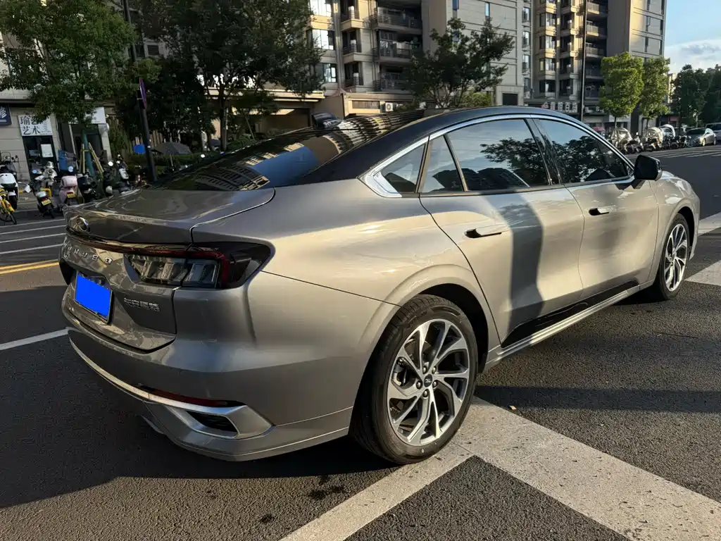 Ford Mondeo 2025 — фото 19