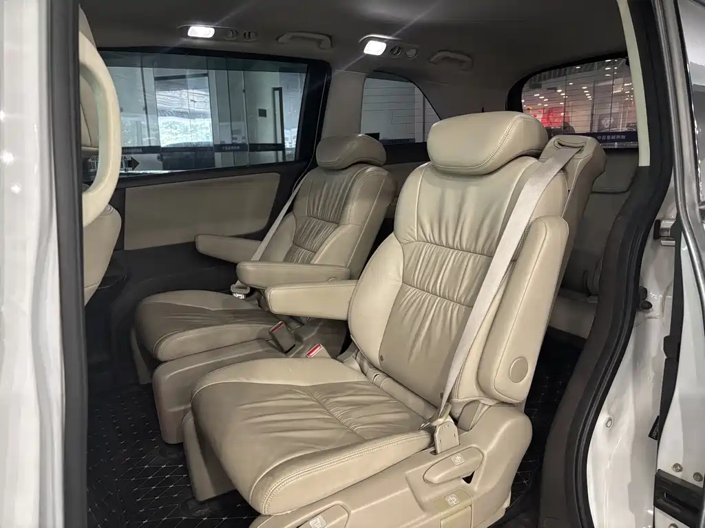 Honda Odyssey 2017 — фото 10