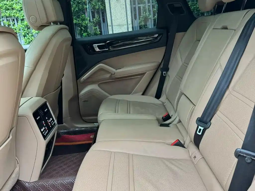 Porsche Cayenne Hybrid 2019 — фото 10