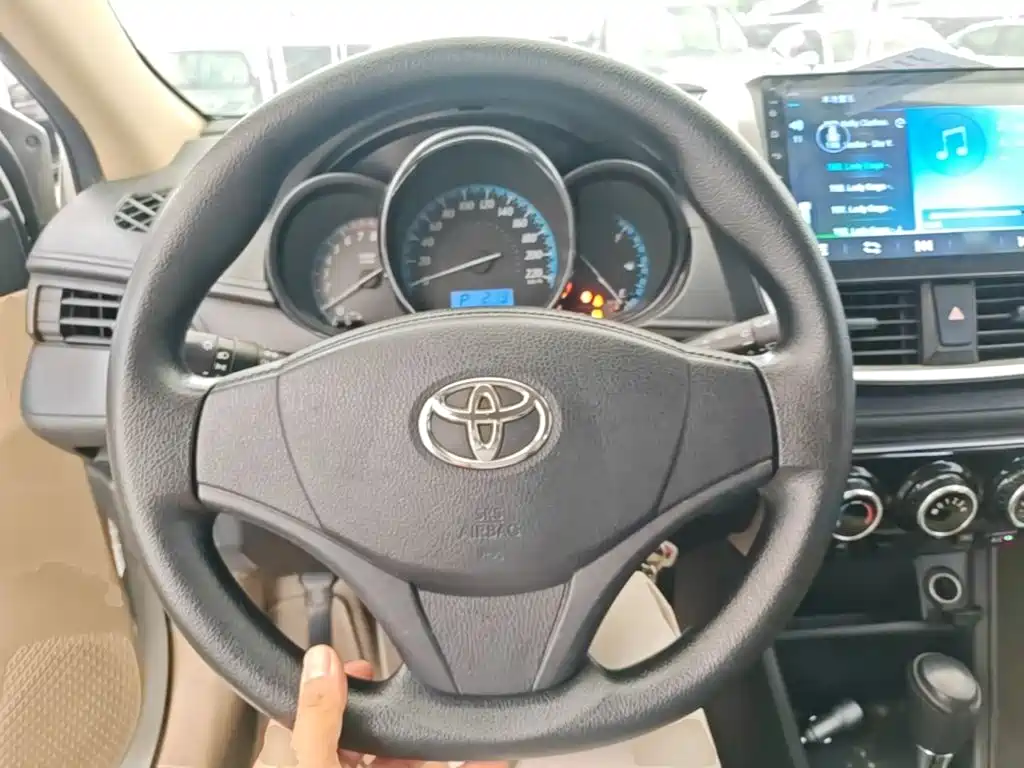 Toyota Yaris L 2018 — фото 11