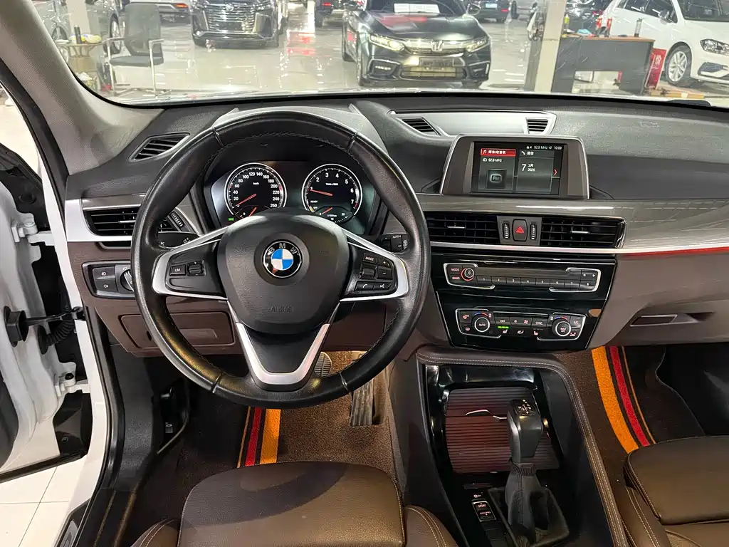 BMW X1 2019 — фото 8