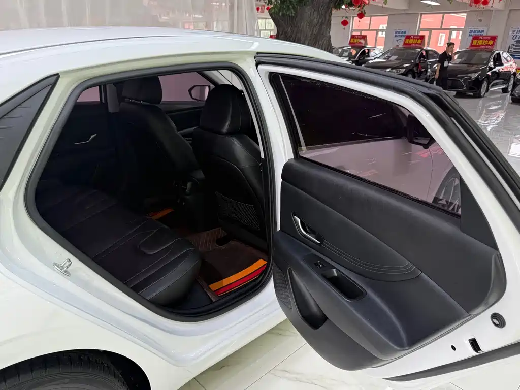 Hyundai Elantra 2022 — фото 21