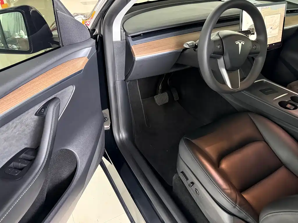 Tesla Model Y 2022 — фото 11