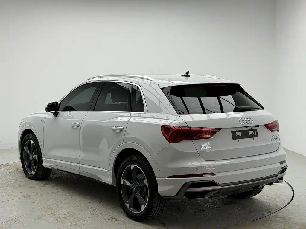 Audi Q3 2023 — фото 17