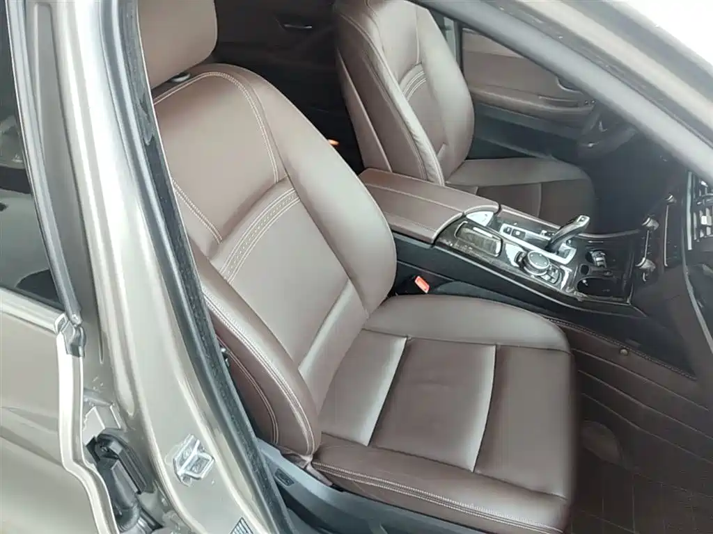 BMW 5 Series 2017 — фото 24
