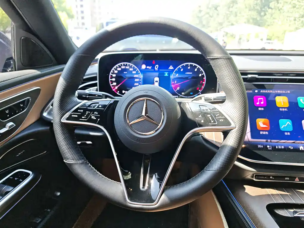 Mercedes-Benz E-Class 2024 — фото 15