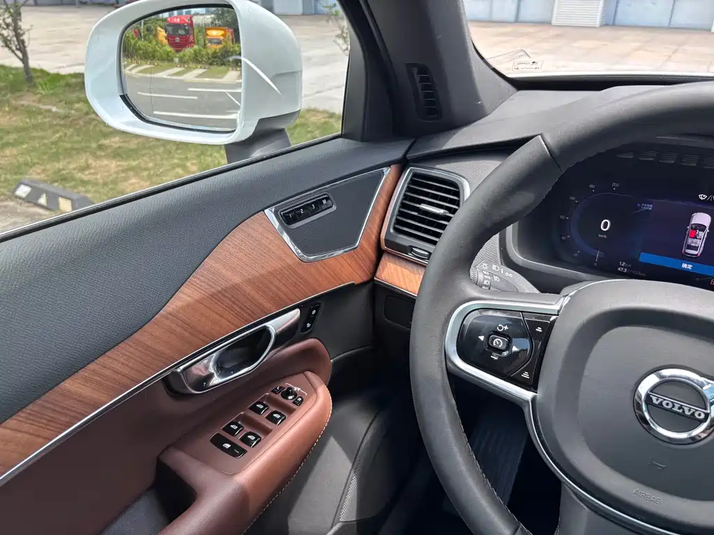 Volvo XC90 2023 — фото 11
