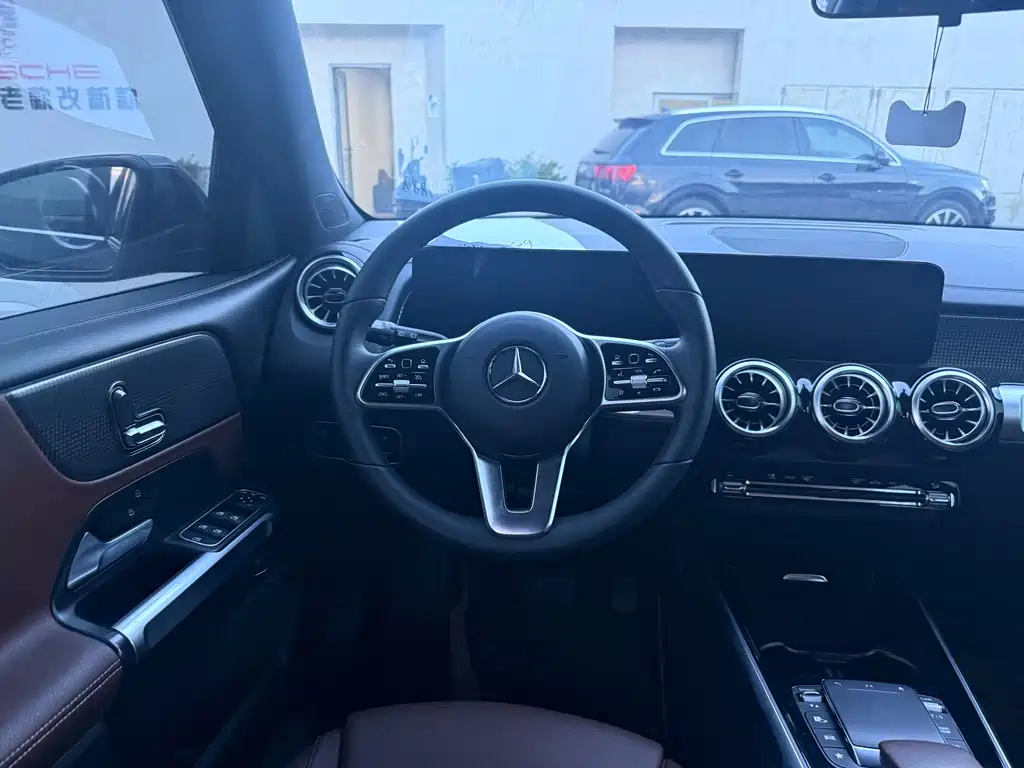 Mercedes-Benz GLB 2025 — фото 17