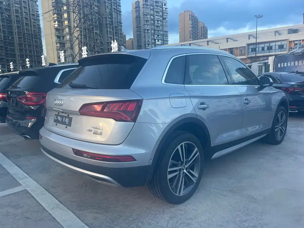 Audi Q5L 2020 — фото 4