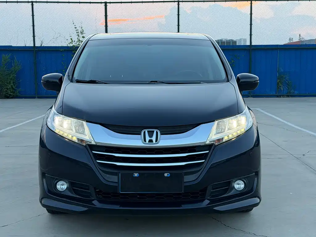 Honda Odyssey 2018 — фото 2