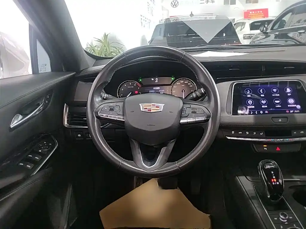 Cadillac XT4 2022 — фото 11