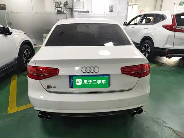 Audi A4L 2016