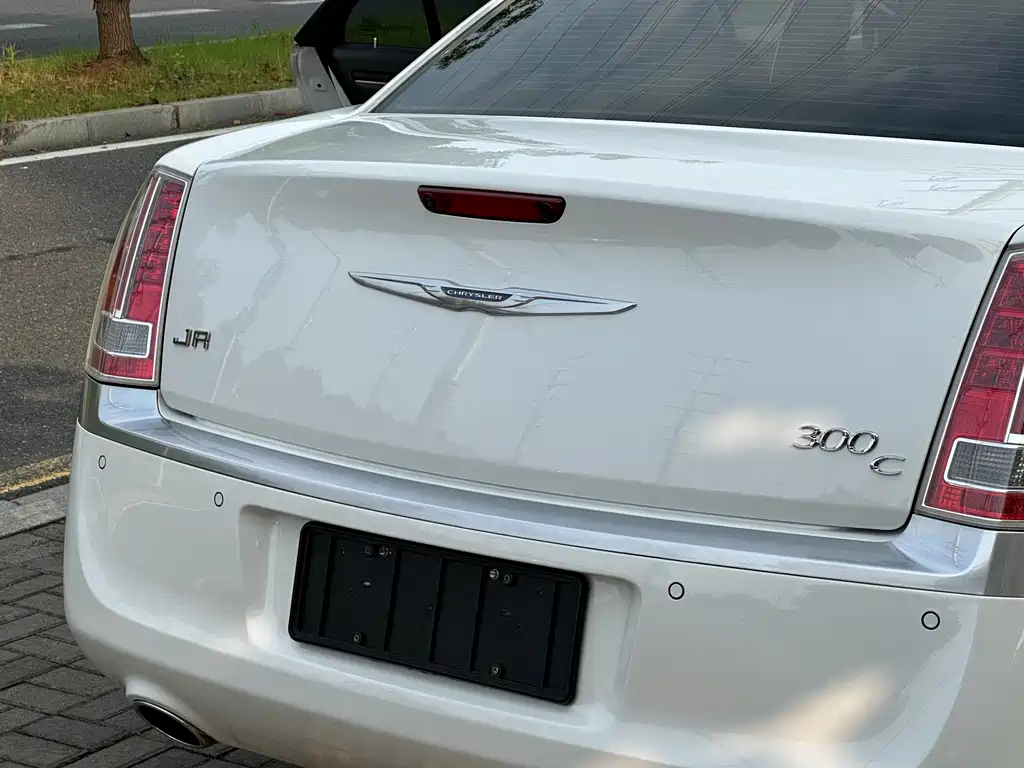 Chrysler 300C 2014 — фото 16