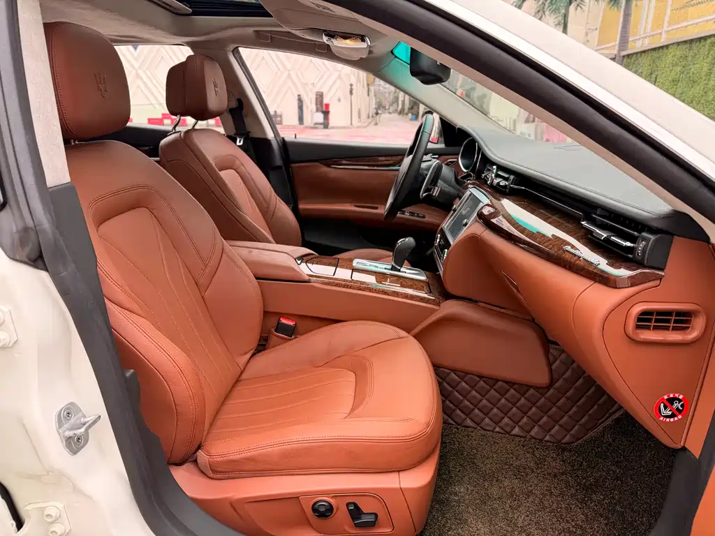 Maserati Quattroporte 2017 — фото 12