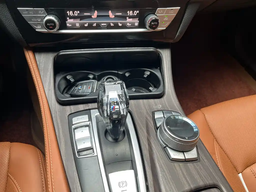 BMW 5 Series 2013 — фото 17