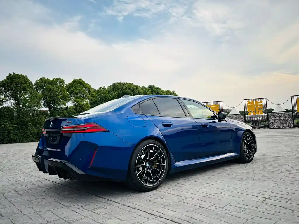 BMW M5 2023