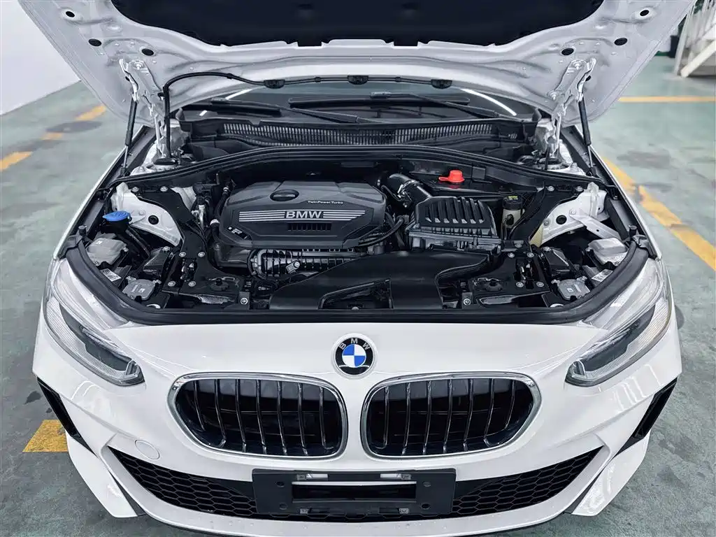 BMW 1 Series 2022 — фото 18