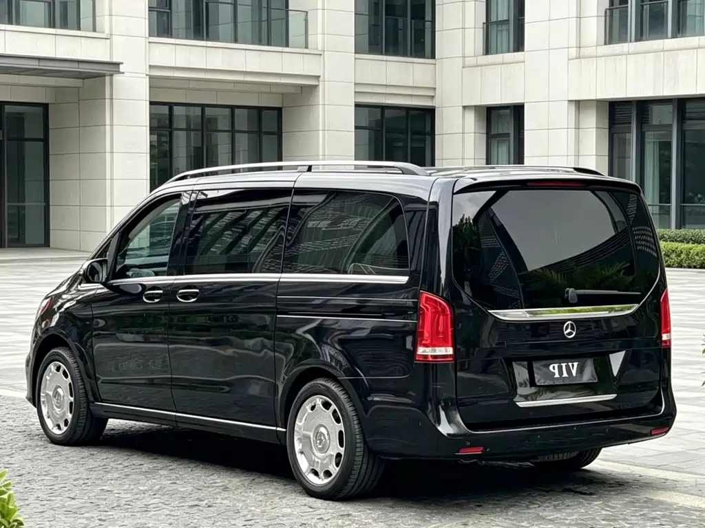 Mercedes-Benz V-Class 2022 — фото 13
