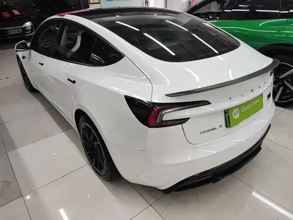 Tesla Model 3 2024