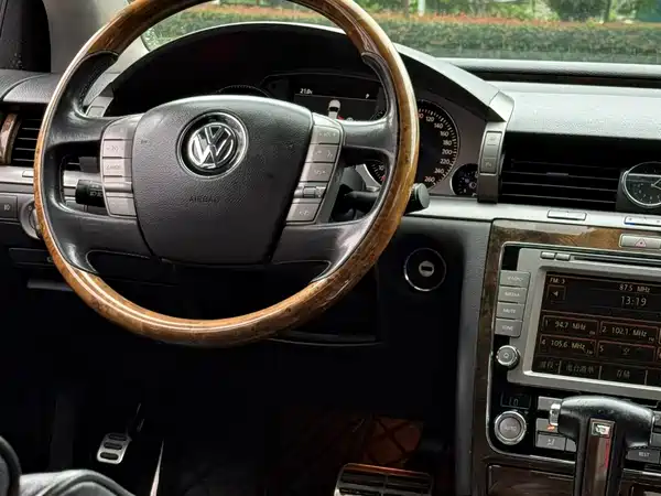 Volkswagen Phaeton 2011