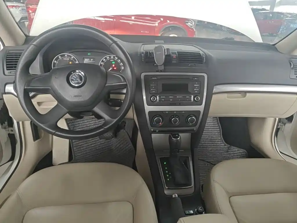 Skoda Octavia 2014 — фото 10