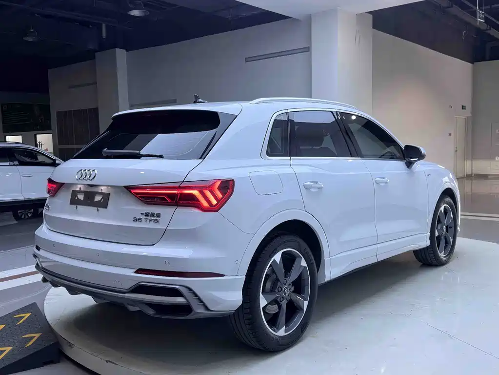 Audi Q3 2023 — фото 7
