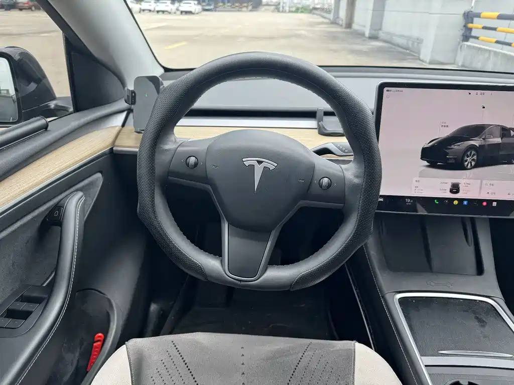 Tesla Model Y 2023 — фото 12