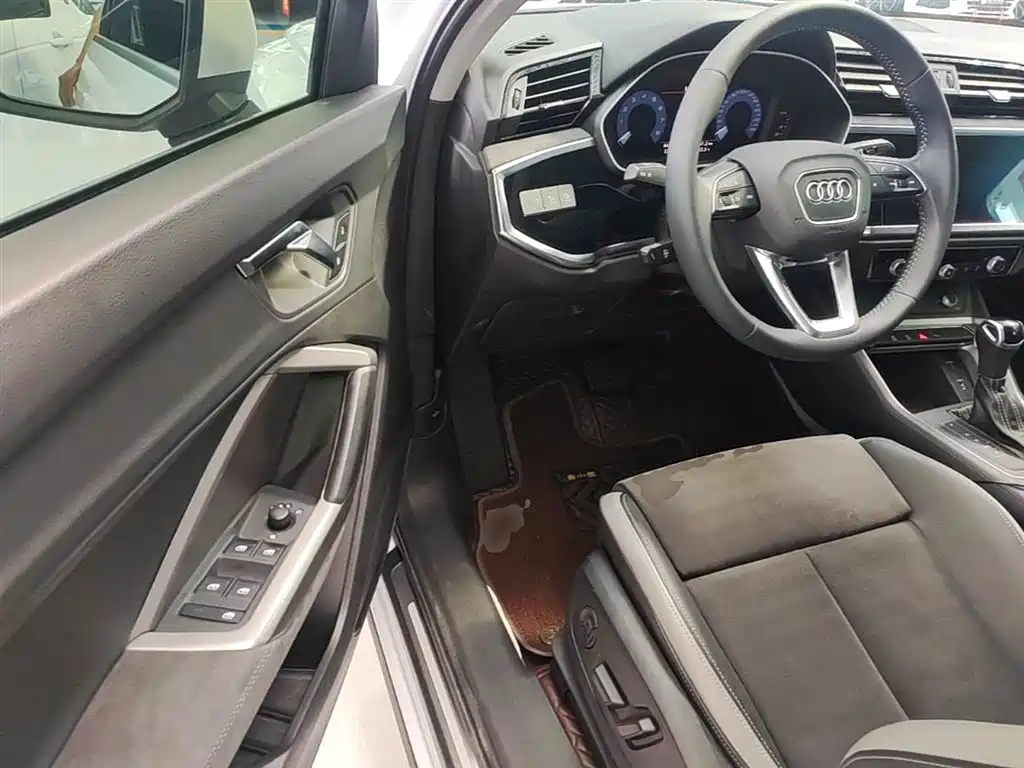 Audi Q3 2020 — фото 16