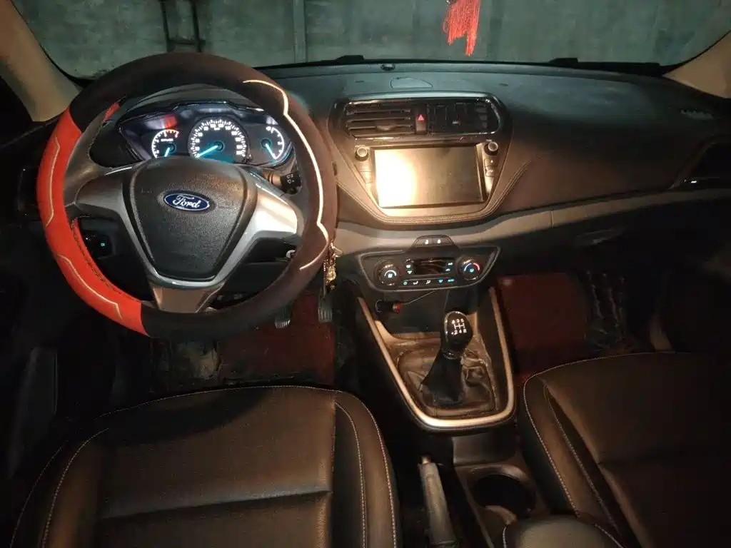 Ford Escort 2018 — фото 13