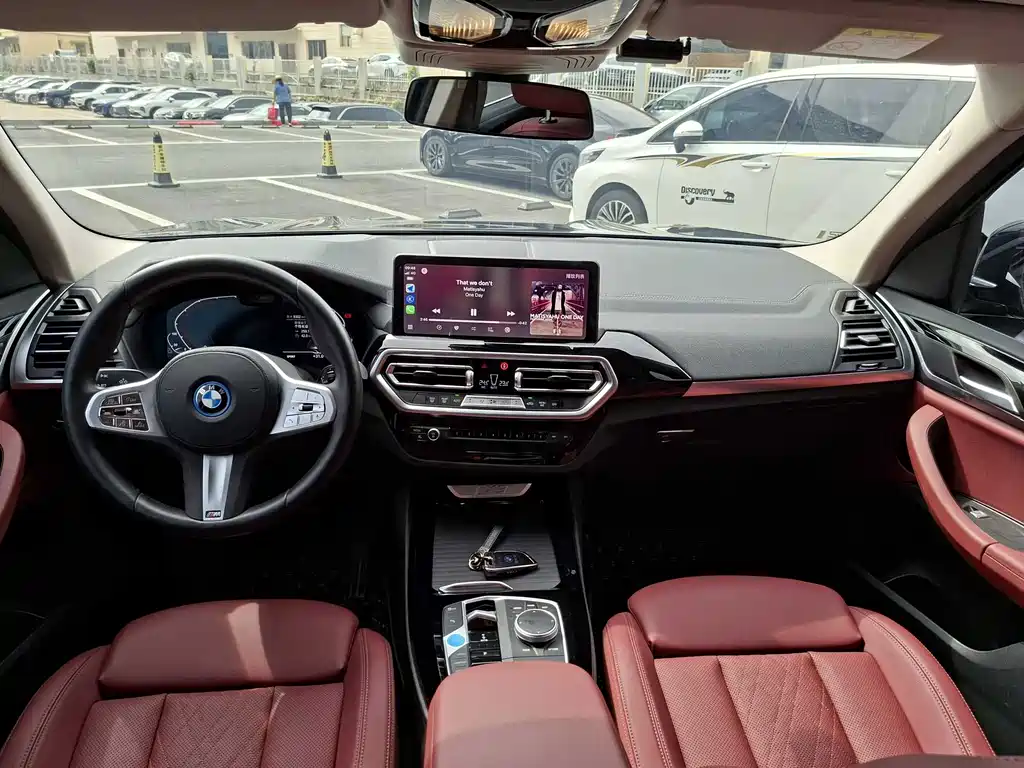 BMW iX3 2025 — фото 10
